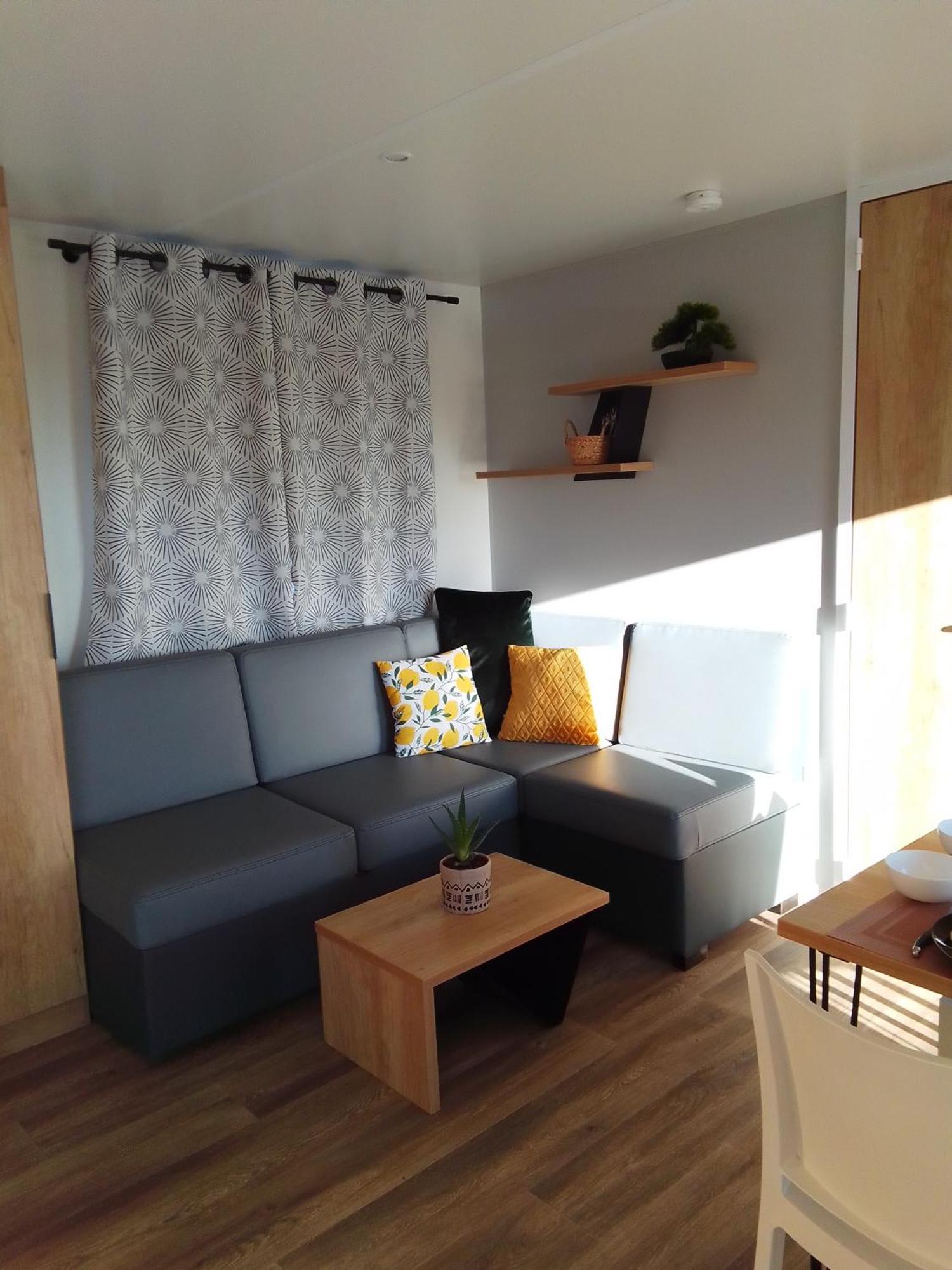 Camping Les Lodges Du Lagon 칼비송 외부 사진