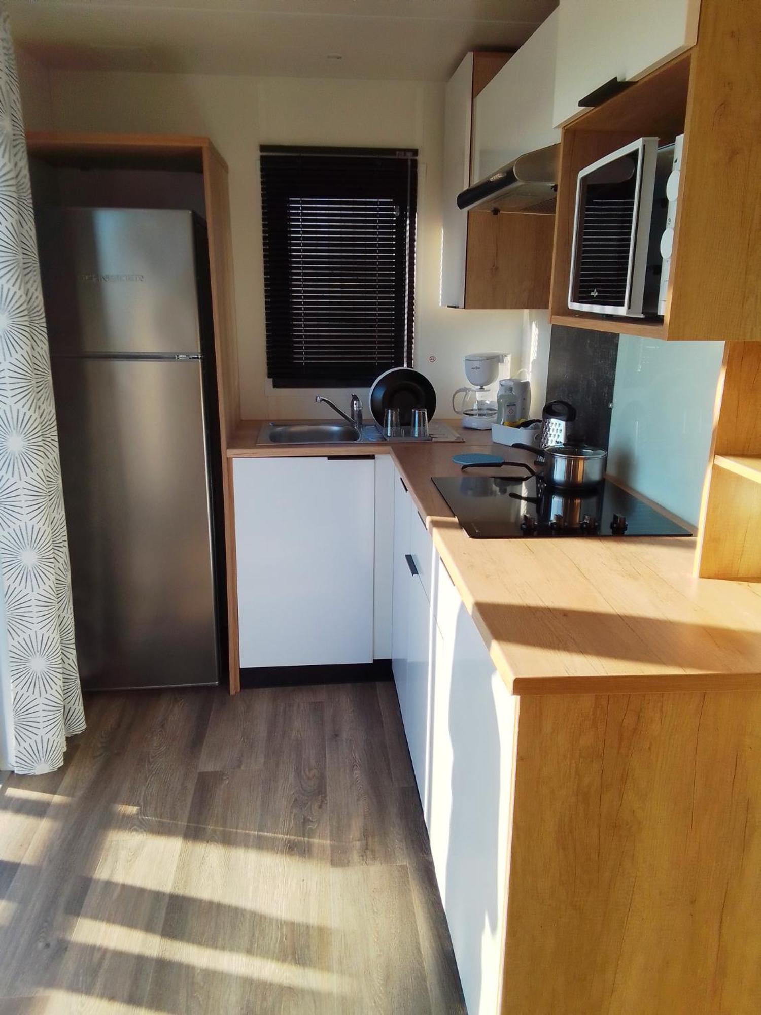 Camping Les Lodges Du Lagon 칼비송 외부 사진