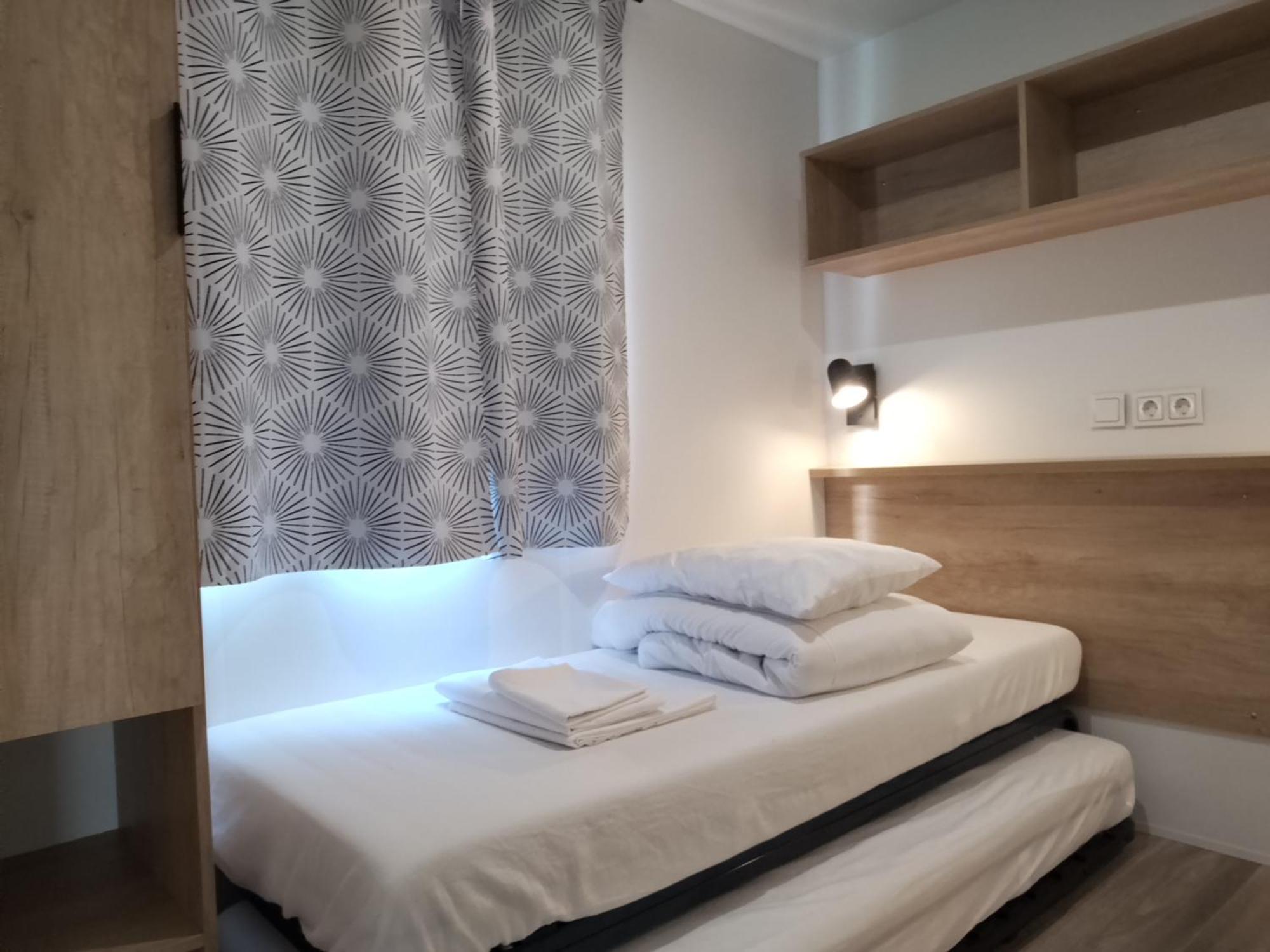 Camping Les Lodges Du Lagon 칼비송 외부 사진