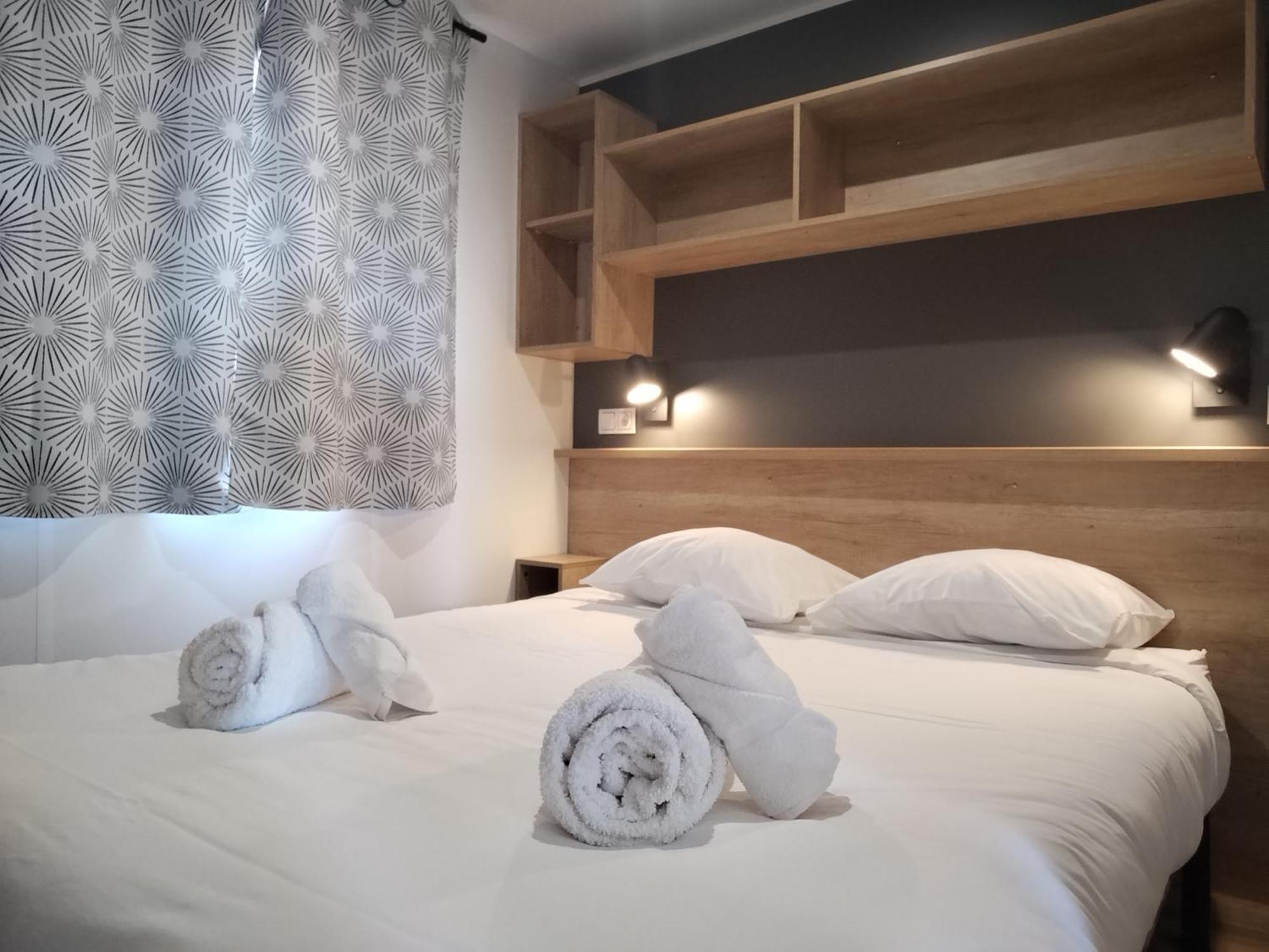 Camping Les Lodges Du Lagon 칼비송 외부 사진